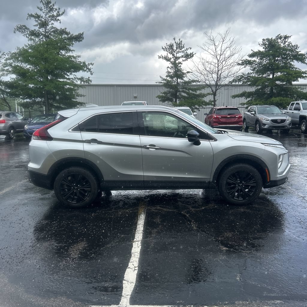 Used 2022 Mitsubishi Eclipse Cross LE AWD/4WD image 3