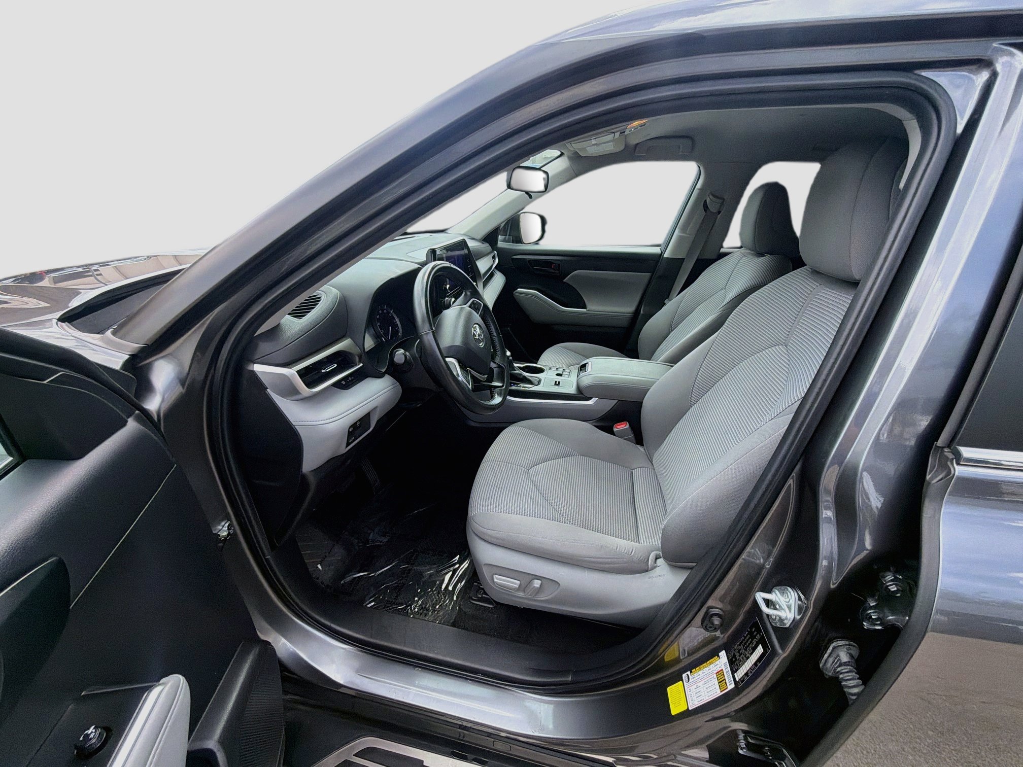Used 2023 Toyota Highlander LE FWD image 18
