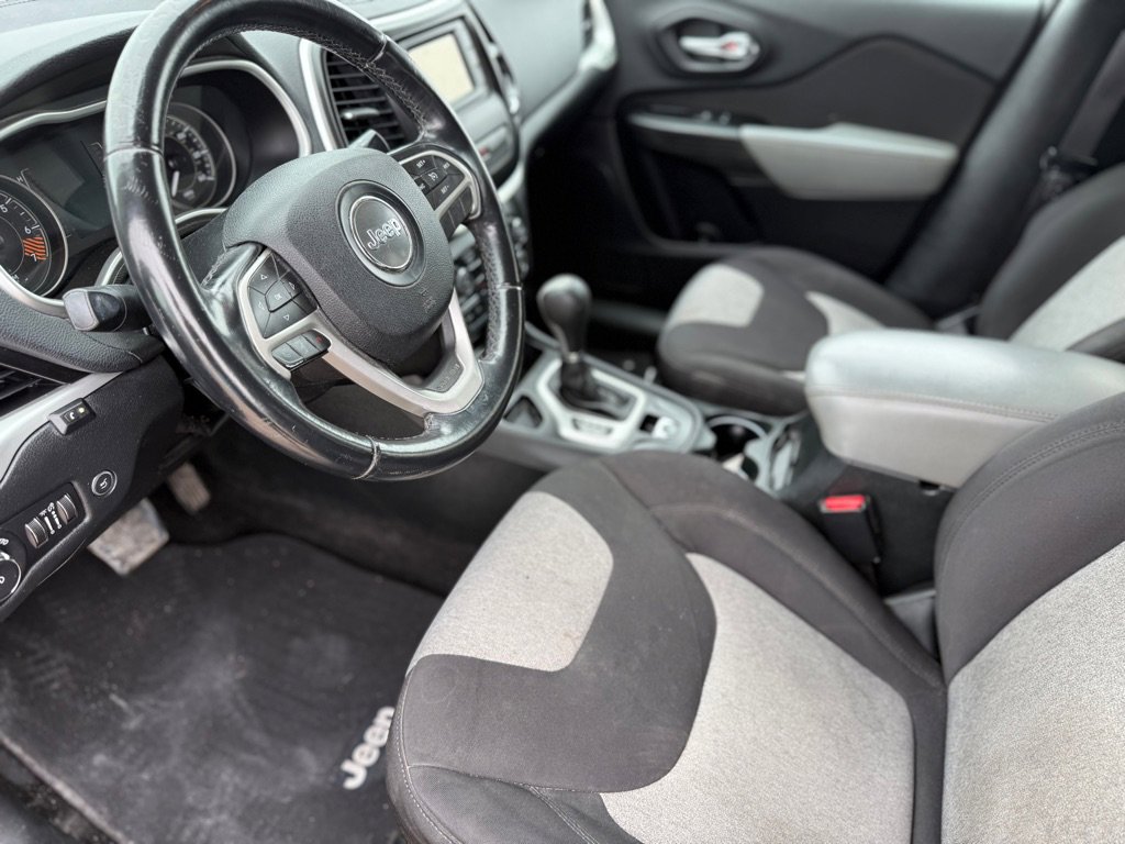 Used 2014 Jeep Cherokee Latitude w/ Comfort/Convenience Group FWD image 9