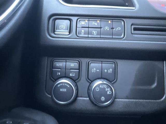 Used 2022 Chevrolet Suburban LT w/ Luxury Package image 12