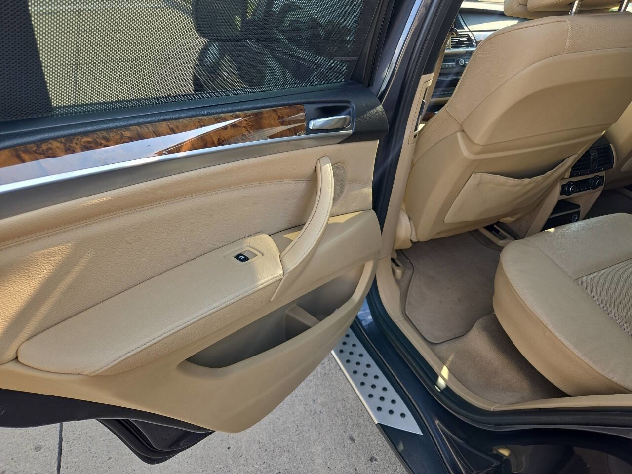 Used 2011 BMW X5 xDrive50i image 43