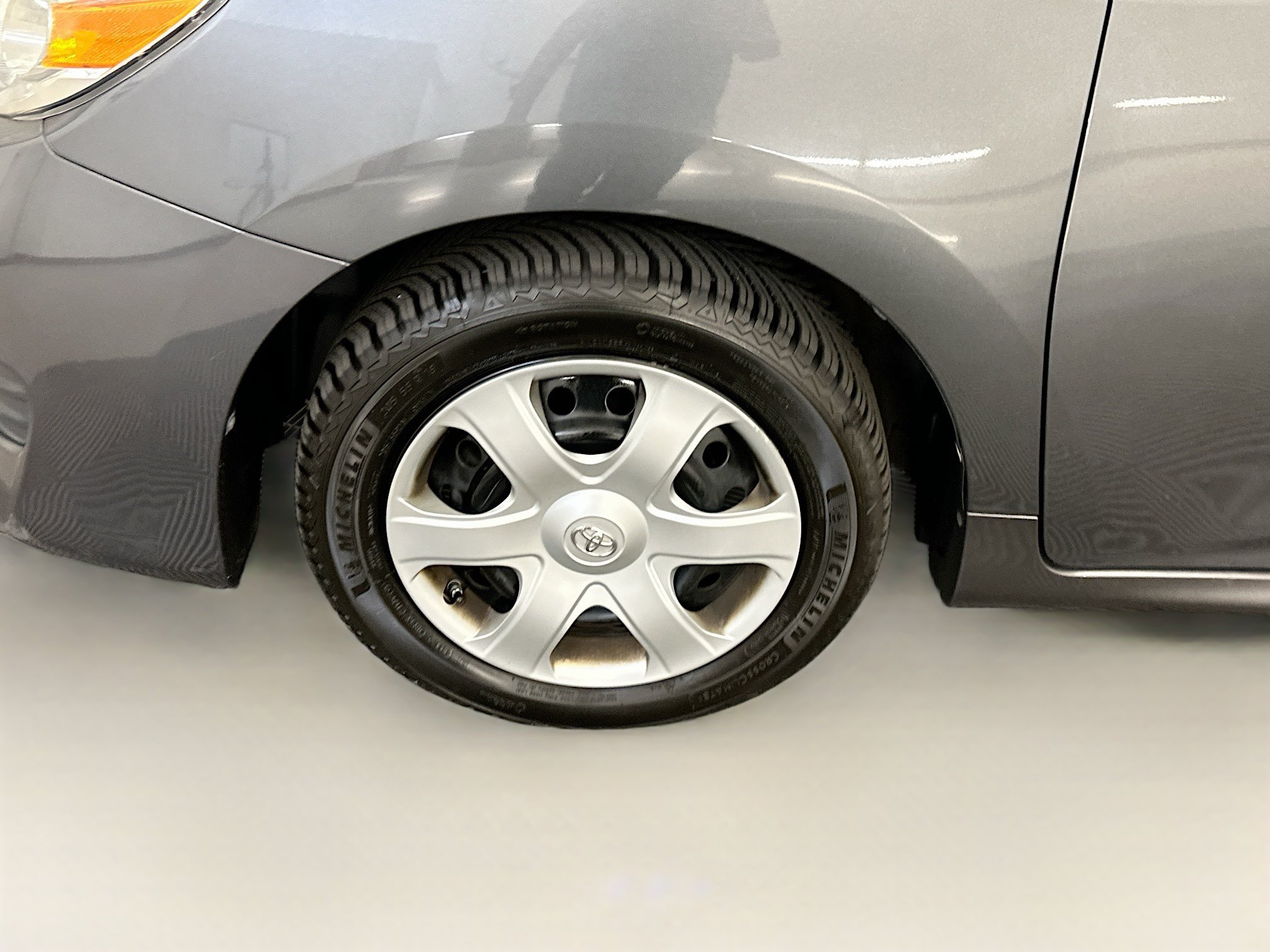 Used 2010 Toyota Matrix FWD image 11