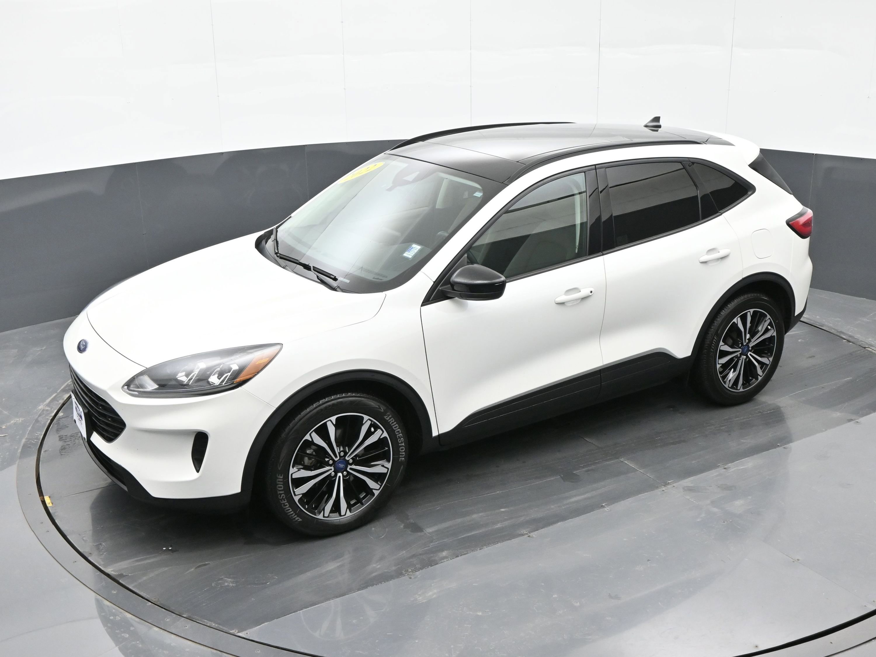 Used 2022 Ford Escape SE w/ SE Sport Appearance Package image 36