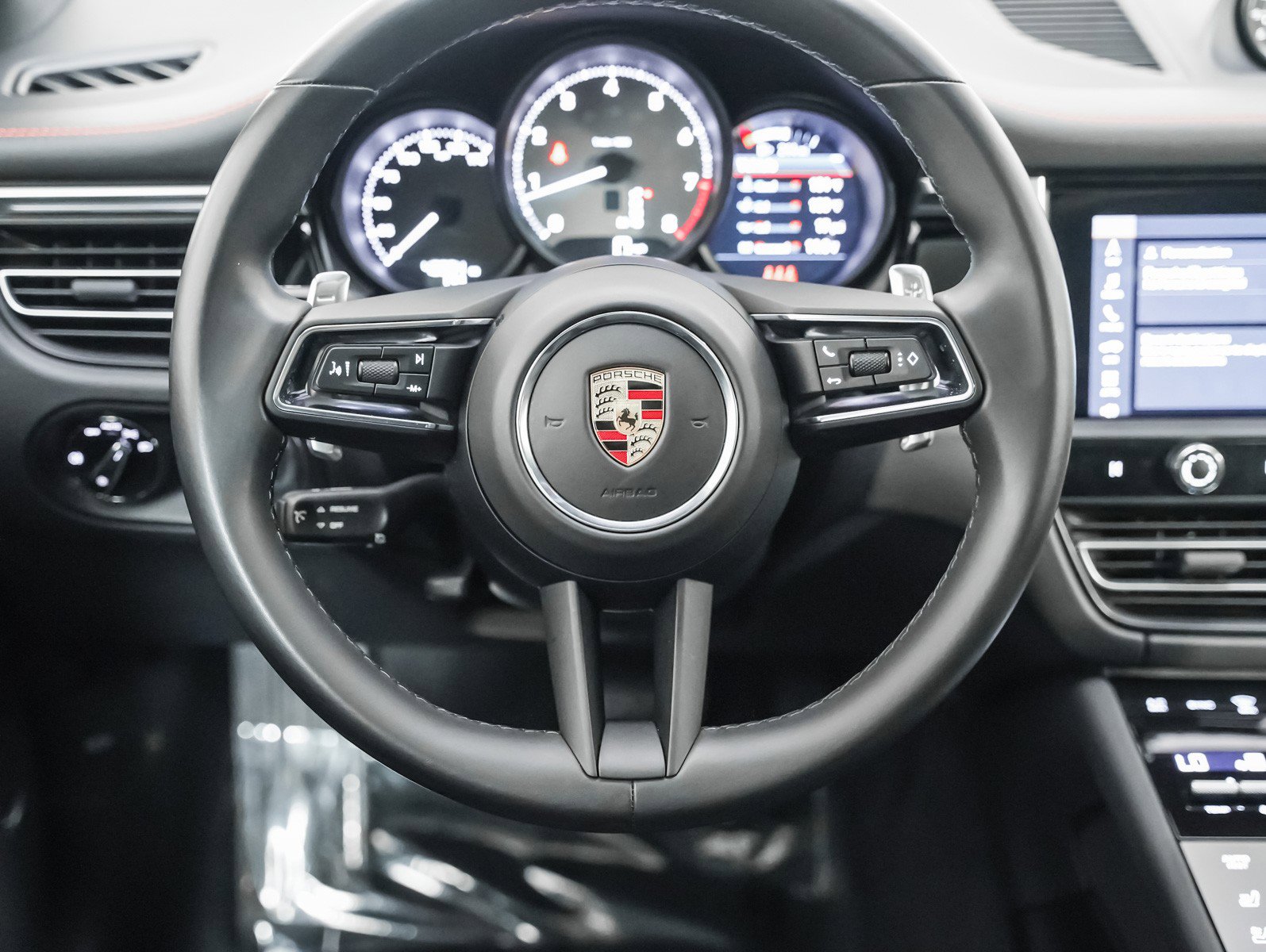 Certified 2022 Porsche Macan S w/ Premium Package Plus image 17