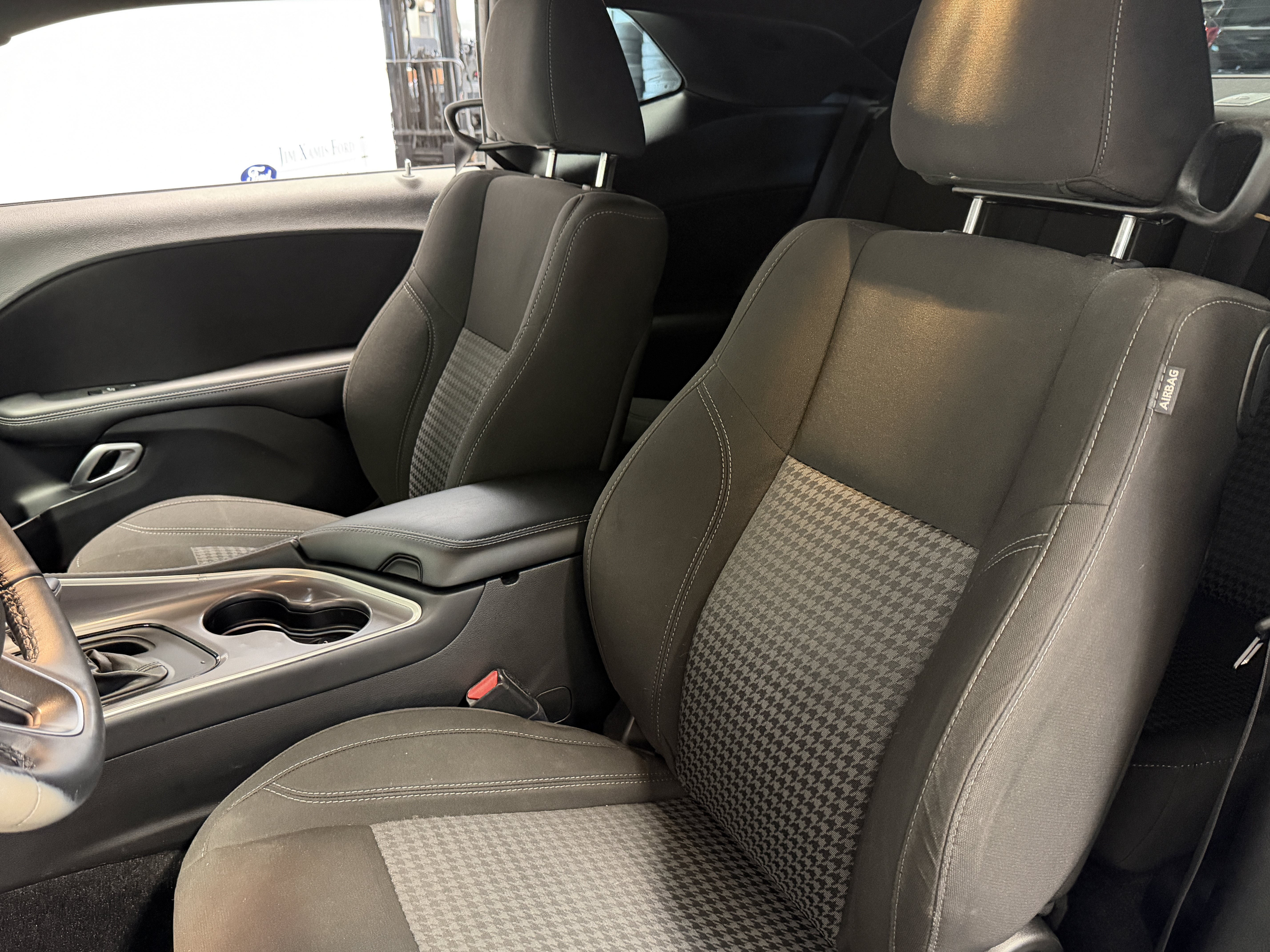 Used 2022 Dodge Challenger SXT w/ Driver Convenience Group RWD image 19