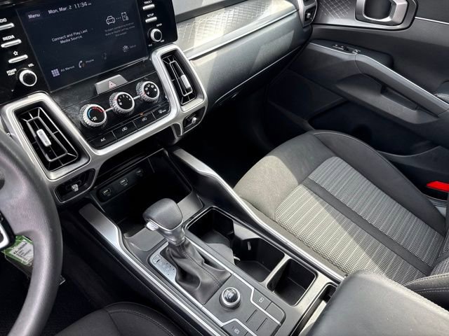 Used 2021 Kia Sorento LX image 16