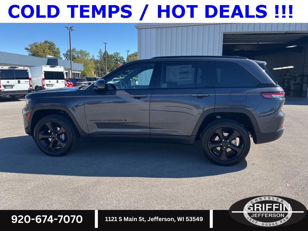 New 2025 Jeep Grand Cherokee Altitude image 12