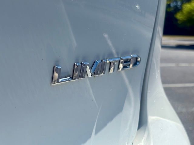 Used 2023 Chrysler Pacifica Limited FWD image 16