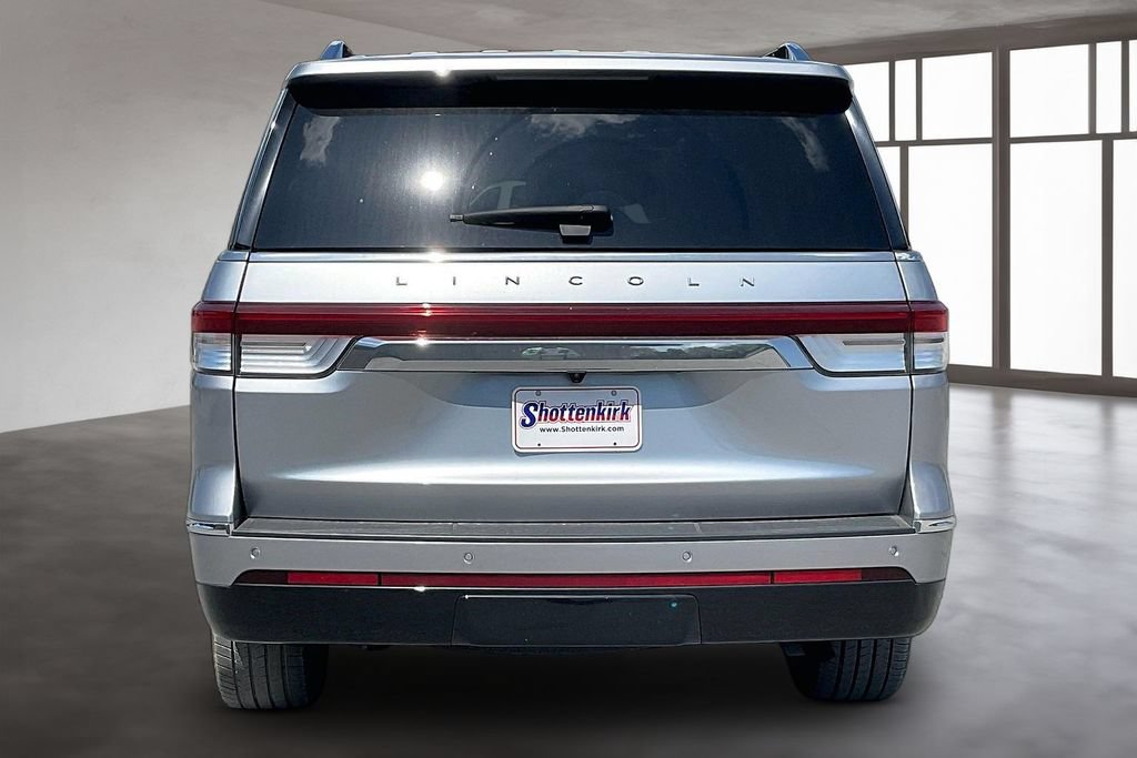 Used 2023 Lincoln Navigator 2WD image 5
