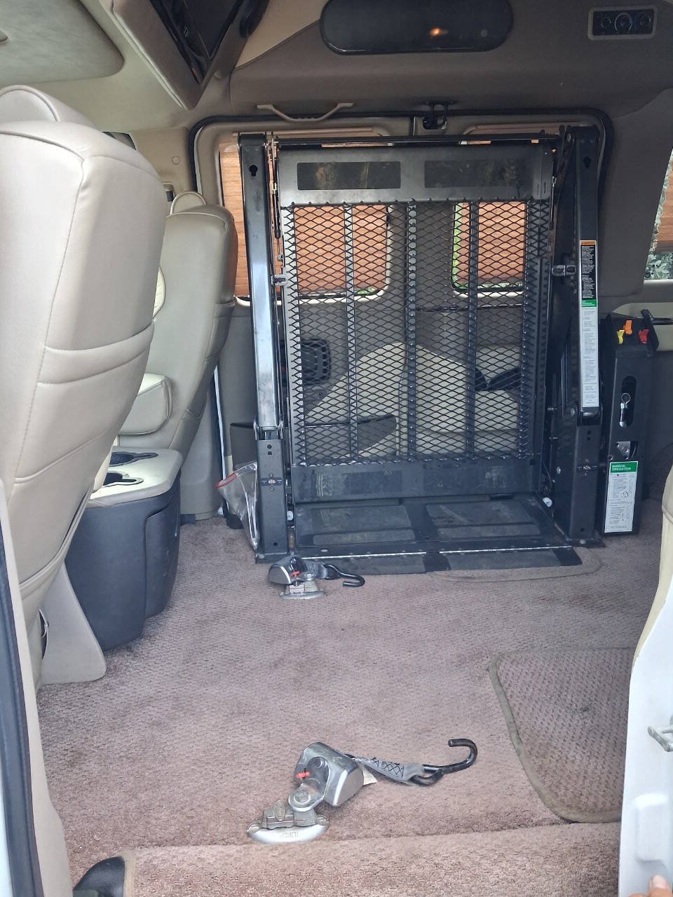 Used 2012 Chevrolet Express 1500 RWD image 16