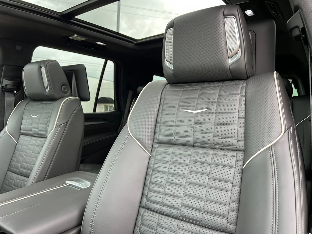 New 2026 Cadillac Escalade V w/ LPO, ONYX Package AWD/4WD image 18