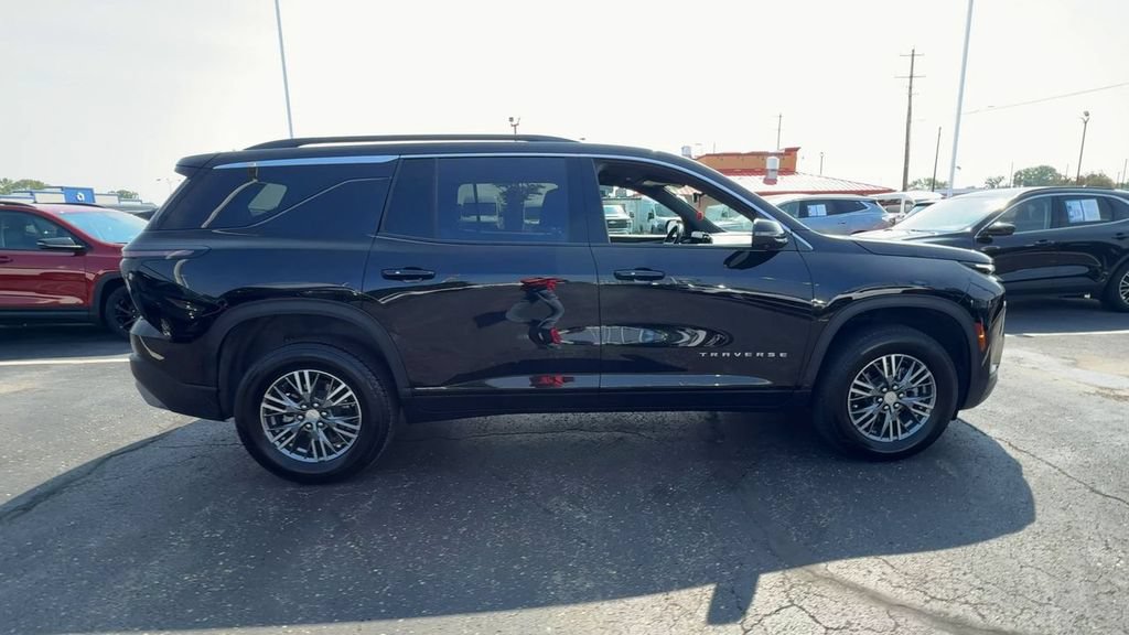 Used 2026 Chevrolet Traverse LT w/ Driver Confidence Package AWD/4WD image 9