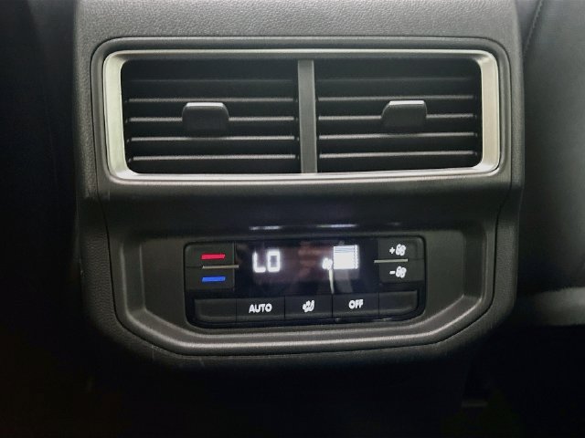 Certified 2024 Volkswagen Atlas Peak Edition SE AWD/4WD image 28