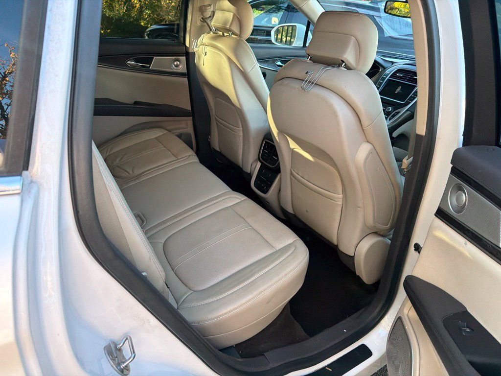 Used 2016 Lincoln MKX Reserve w/ Luxury Package AWD/4WD image 7