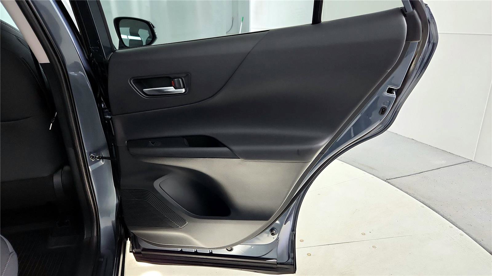 Certified 2024 Toyota Venza LE image 18