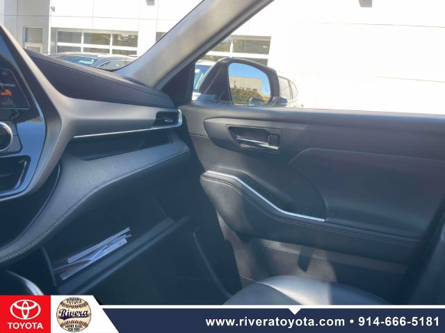 Used 2024 Toyota Highlander XLE AWD/4WD image 28