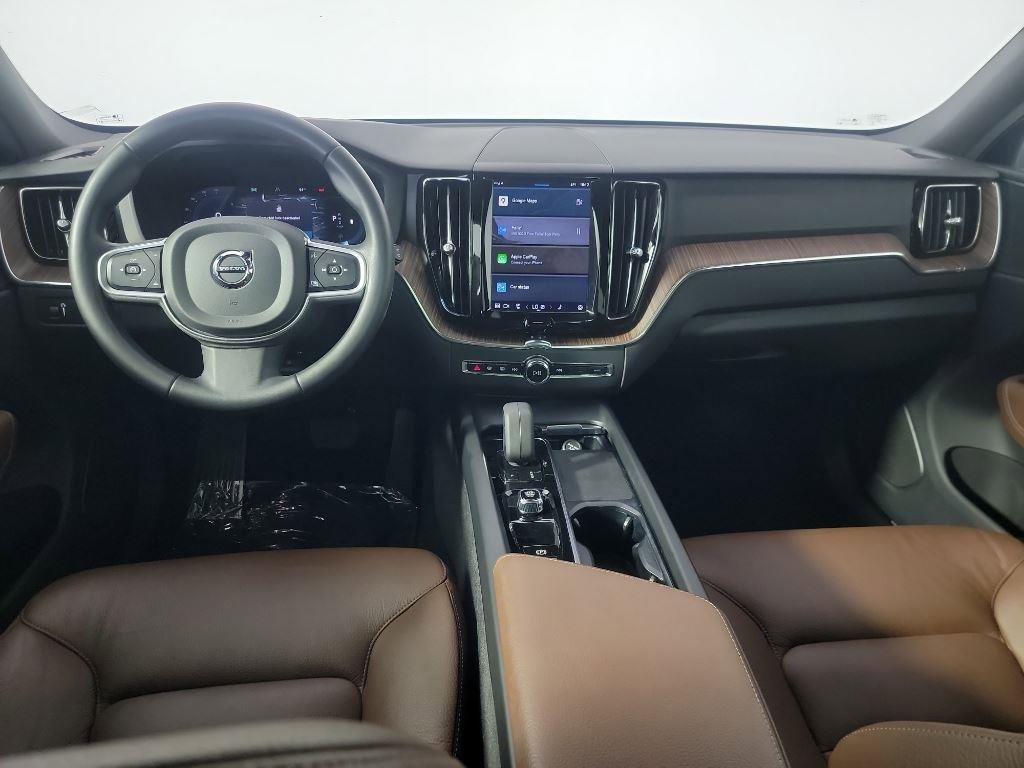 Used 2022 Volvo XC60 B5 Momentum w/ Advanced Package image 24