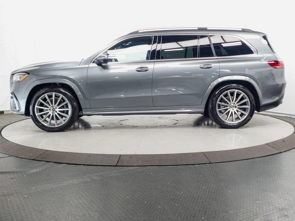 Used 2025 Mercedes-Benz GLS 450 4MATIC image 4
