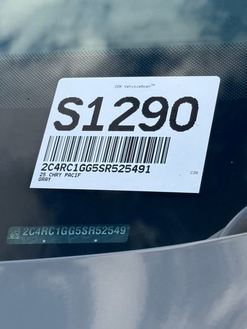 Used 2025 Chrysler Pacifica Limited image 37