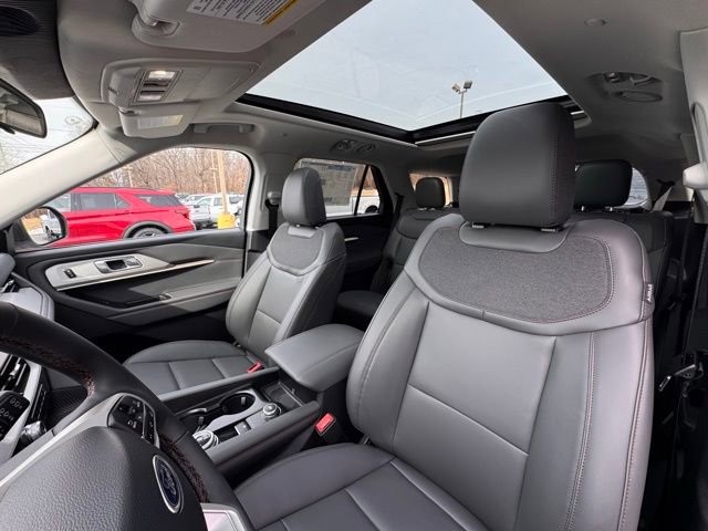 New 2026 Ford Explorer Active w/ Active Comfort Package AWD/4WD image 8