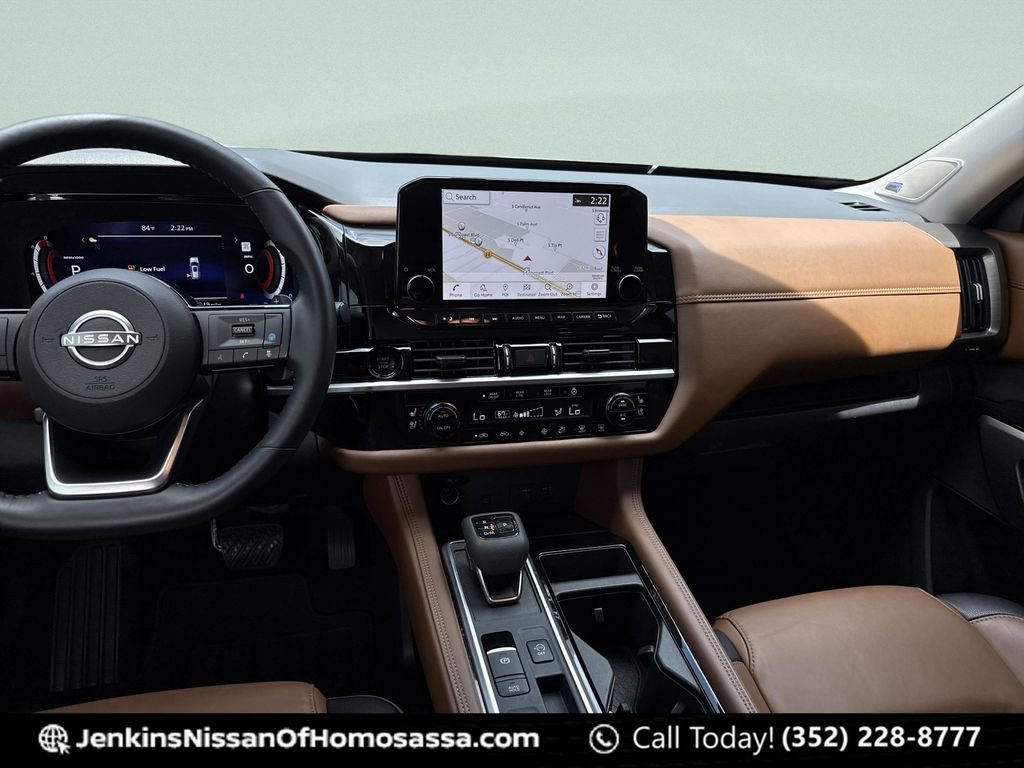 Used 2025 Nissan Pathfinder Platinum FWD image 23