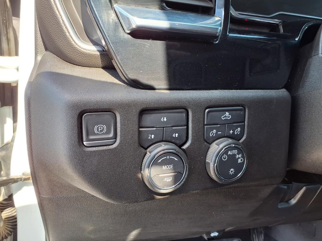 Used 2024 Chevrolet Silverado 2500 LT AWD/4WD image 25