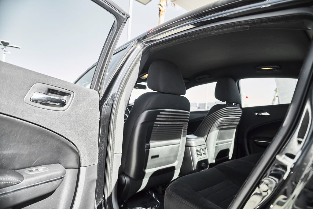Used 2013 Dodge Charger SE RWD image 15
