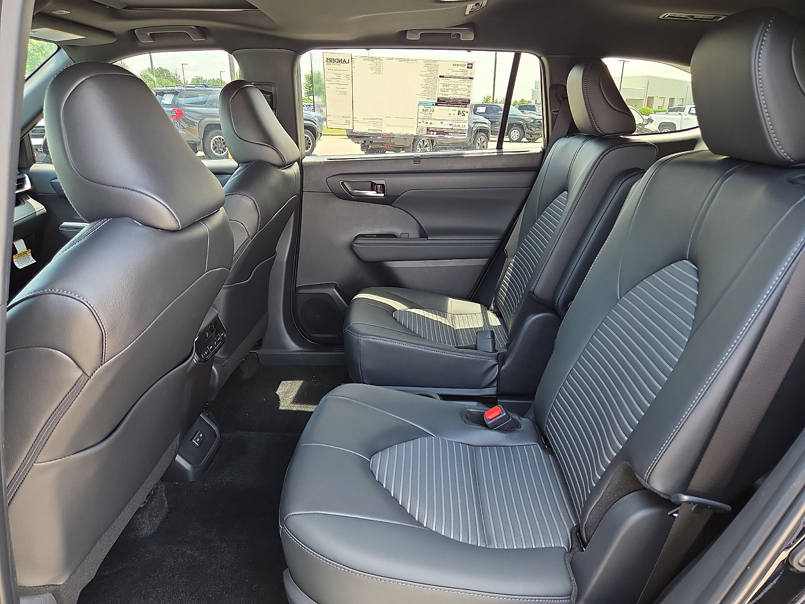 New 2026 Toyota Highlander XSE AWD/4WD image 8