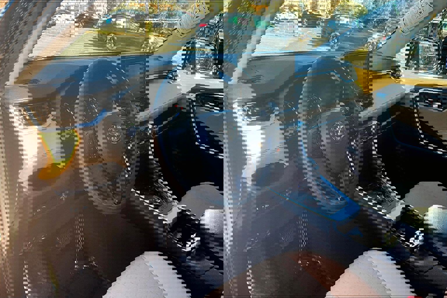 Used 2021 Toyota RAV4 XLE w/ Convenience Package image 13