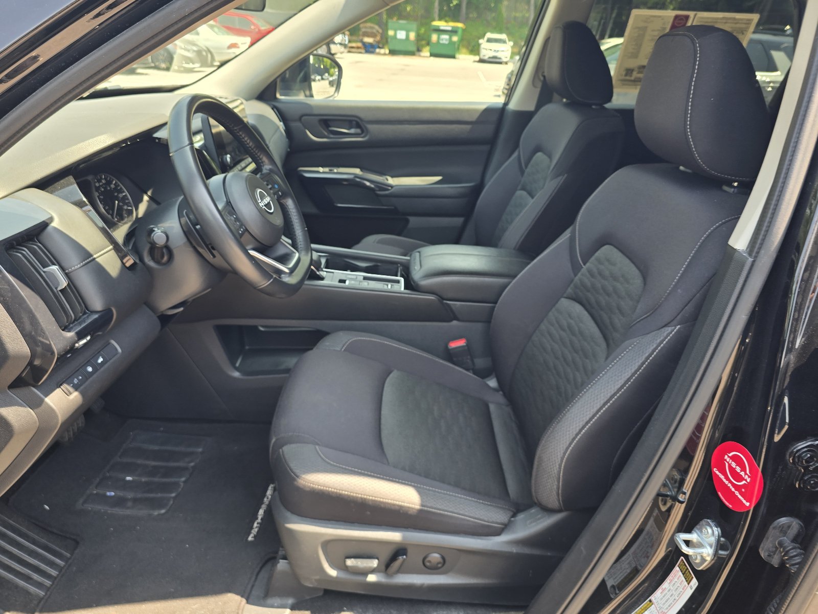 Certified 2025 Nissan Pathfinder SV FWD image 13