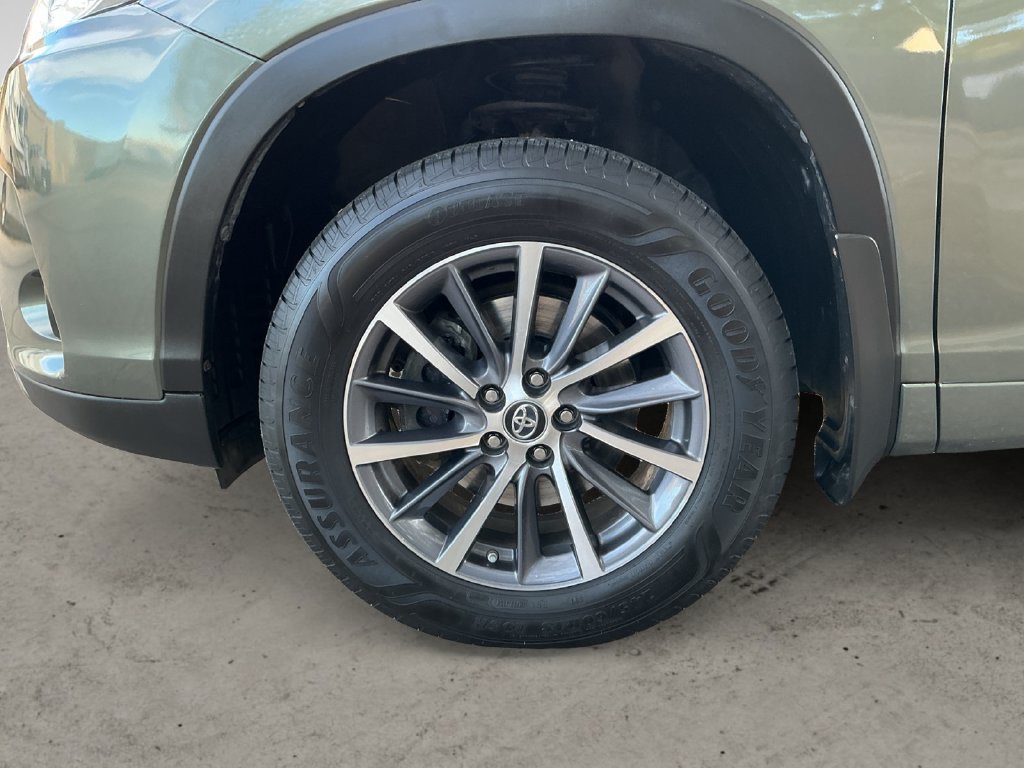Used 2018 Toyota Highlander XLE AWD/4WD image 13