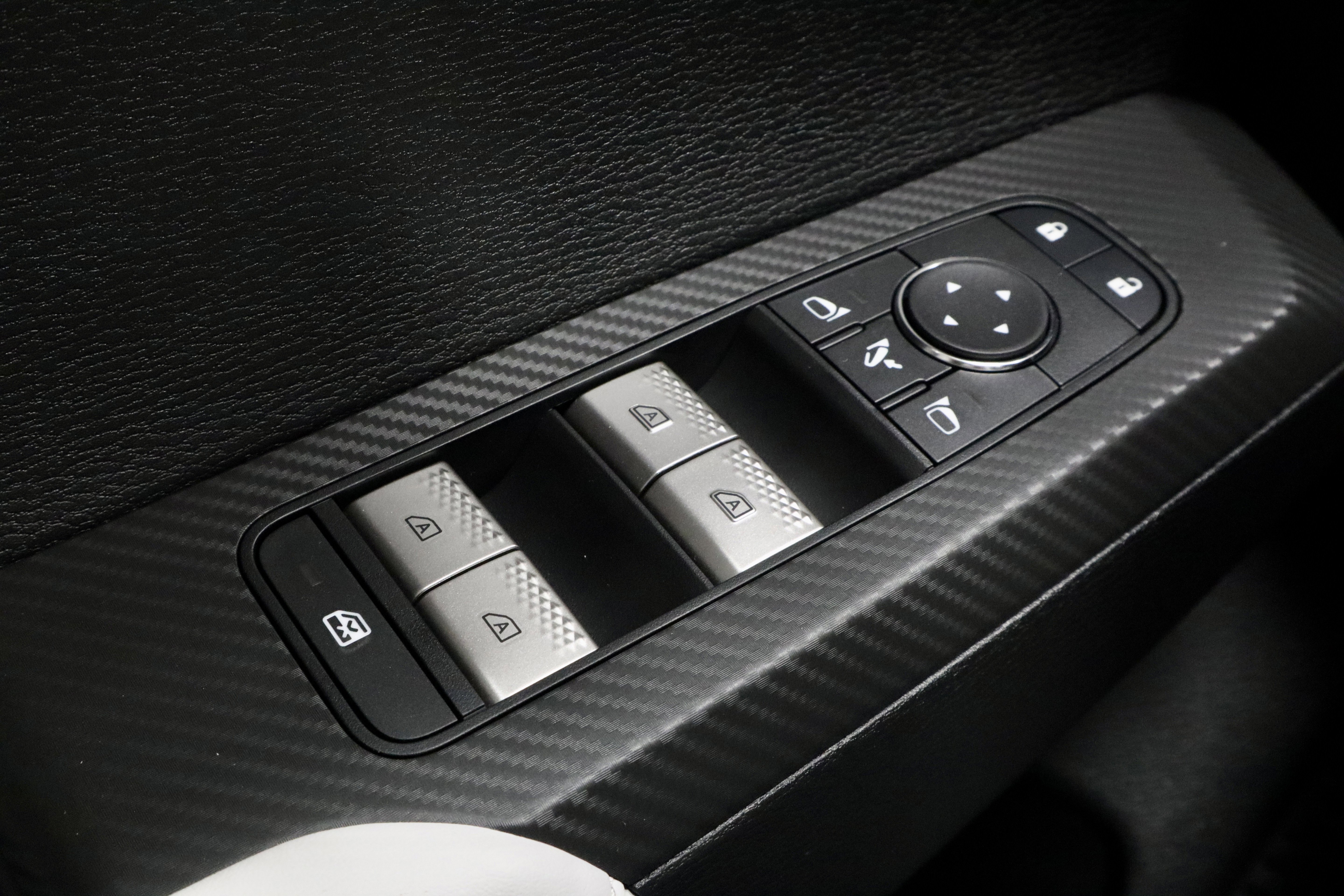 New 2025 Mitsubishi Outlander SE image 18