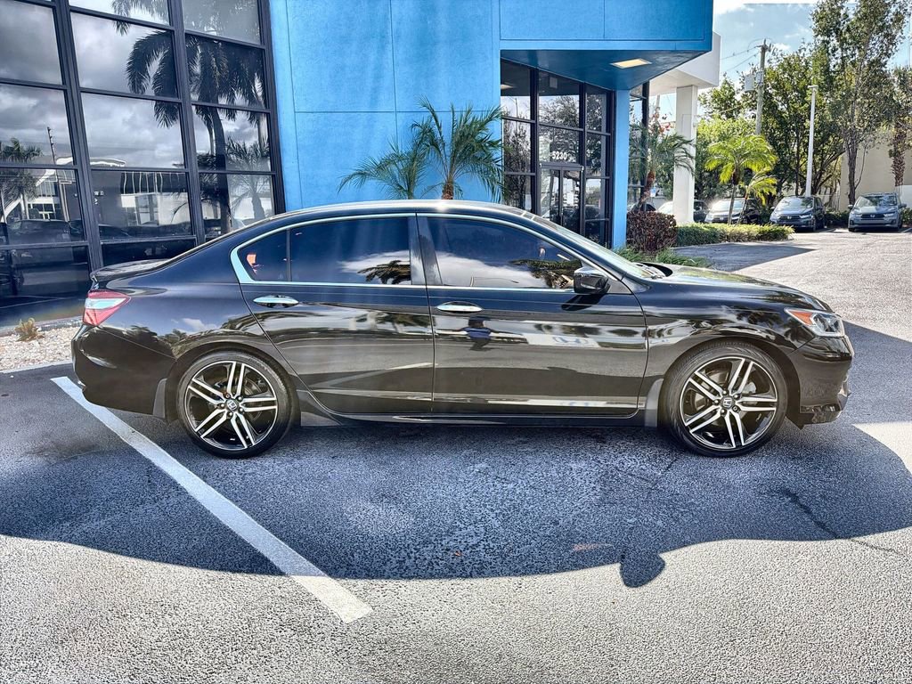 Used 2017 Honda Accord Sport image 9