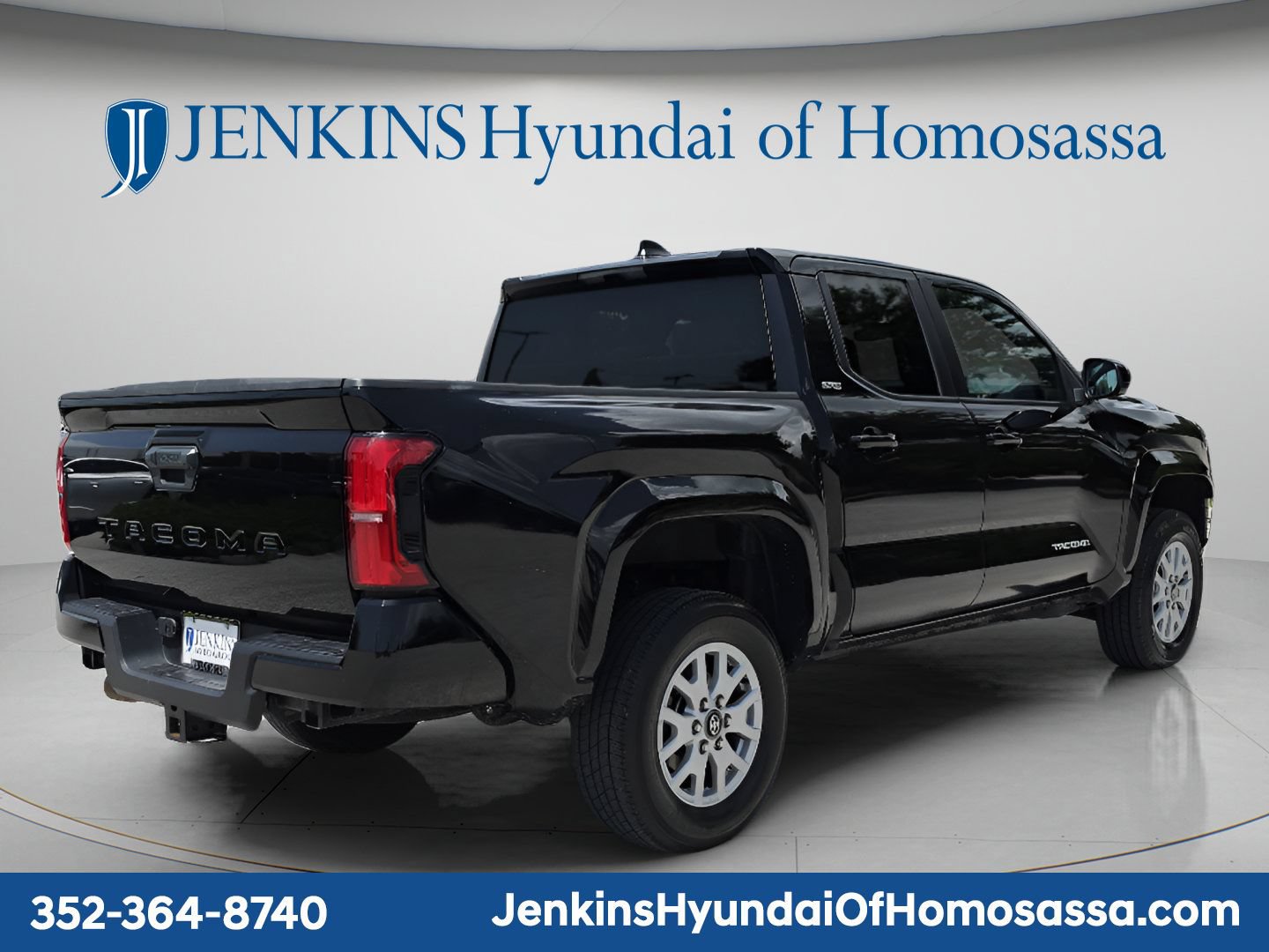 Used 2024 Toyota Tacoma SR5 RWD image 5