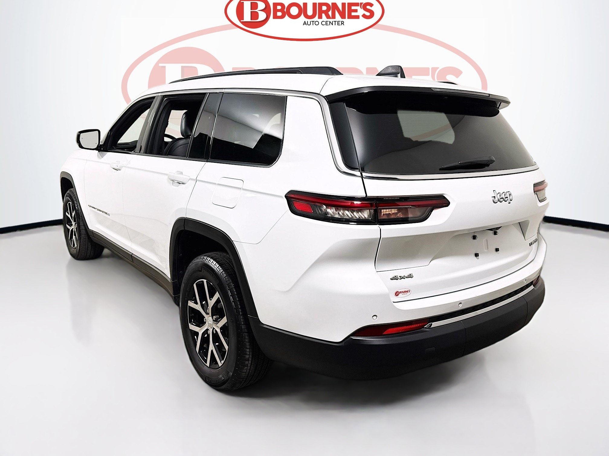 Used 2025 Jeep Grand Cherokee L Limited AWD/4WD image 9