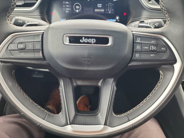 Used 2023 Jeep Grand Cherokee L Laredo image 16