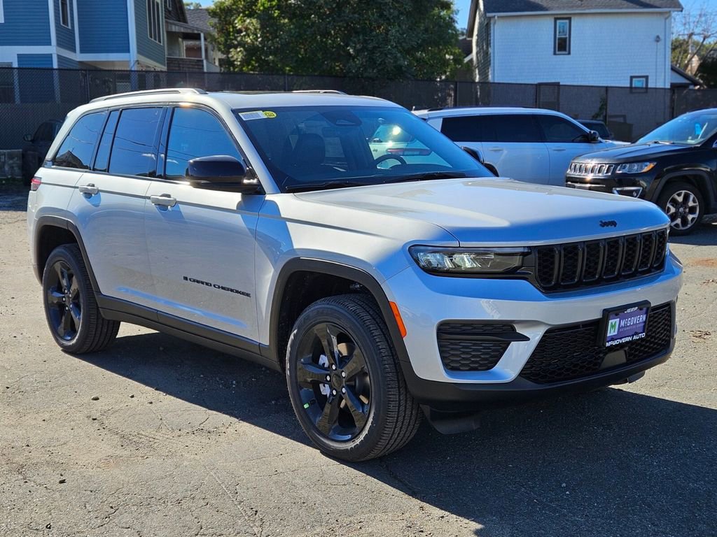 New 2025 Jeep Grand Cherokee Altitude image 7