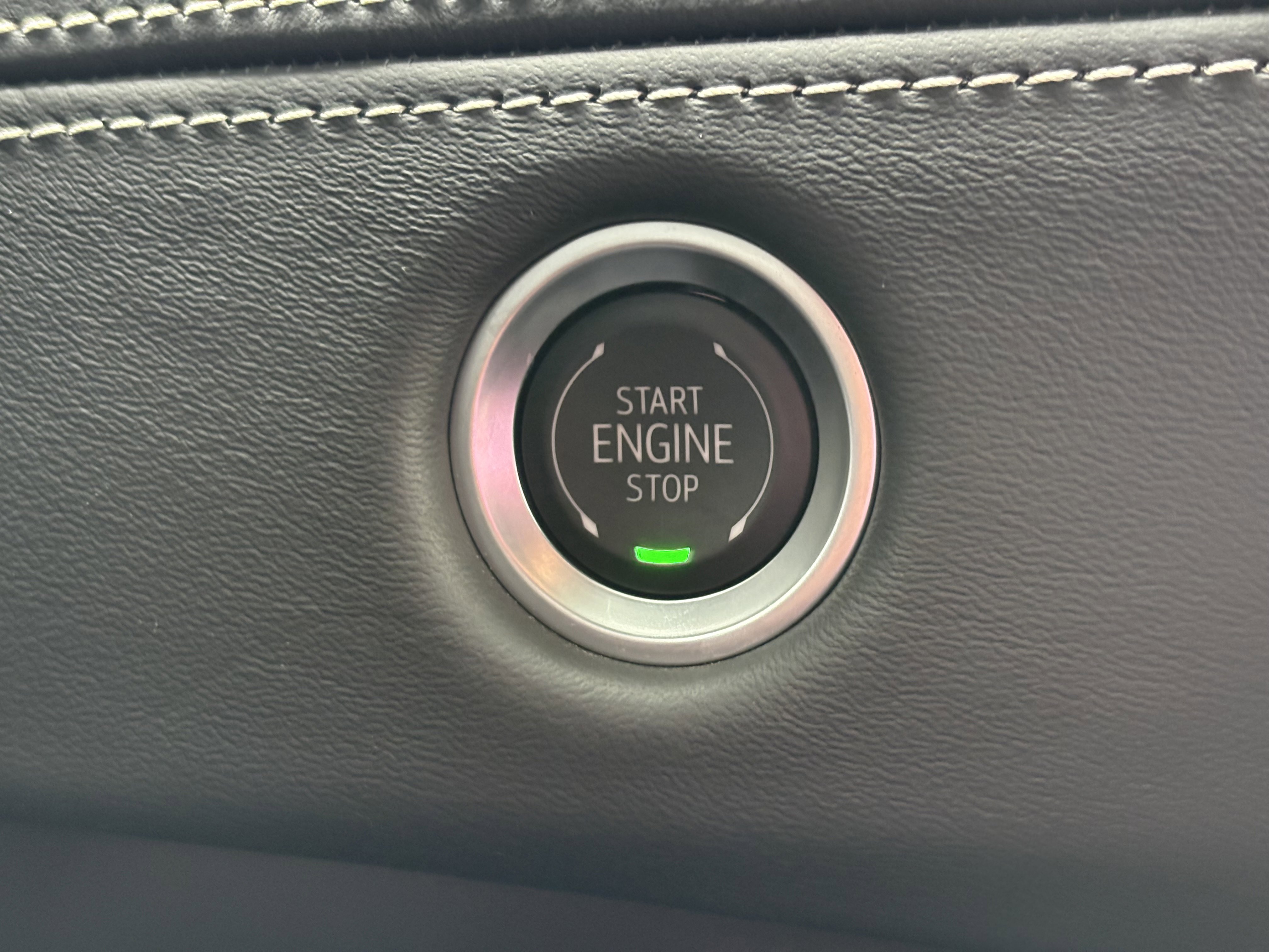 Used 2025 Cadillac Escalade V w/ LPO, ONYX Package image 33