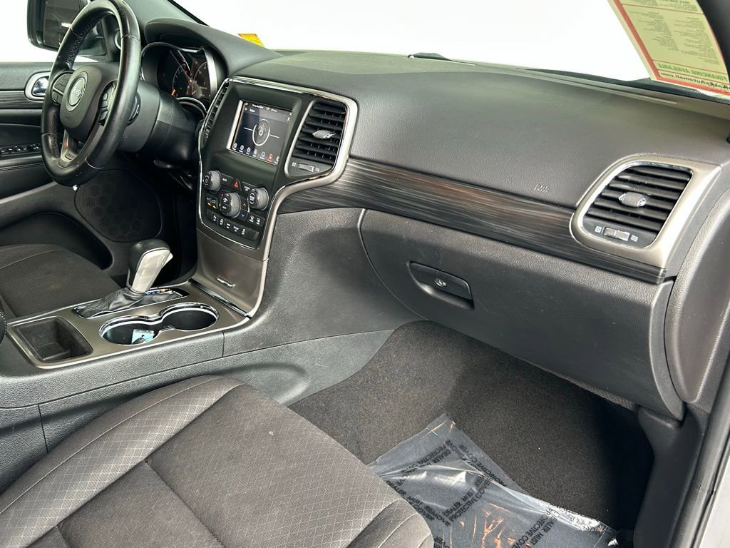 Used 2019 Jeep Grand Cherokee Laredo image 24