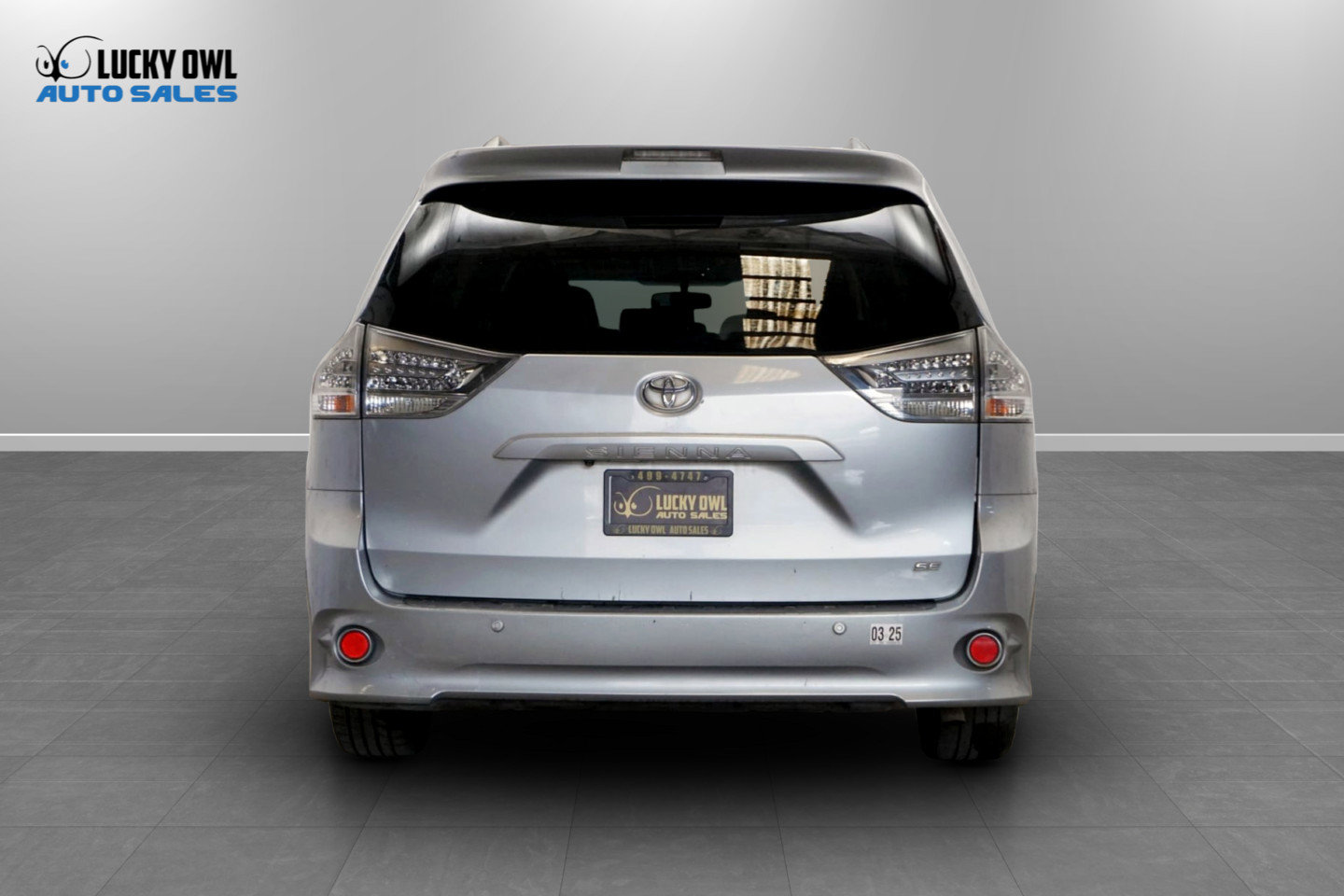Used 2014 Toyota Sienna SE FWD image 6