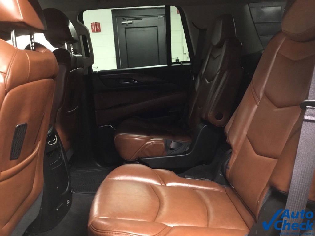 Used 2017 Cadillac Escalade Premium Luxury AWD/4WD image 28