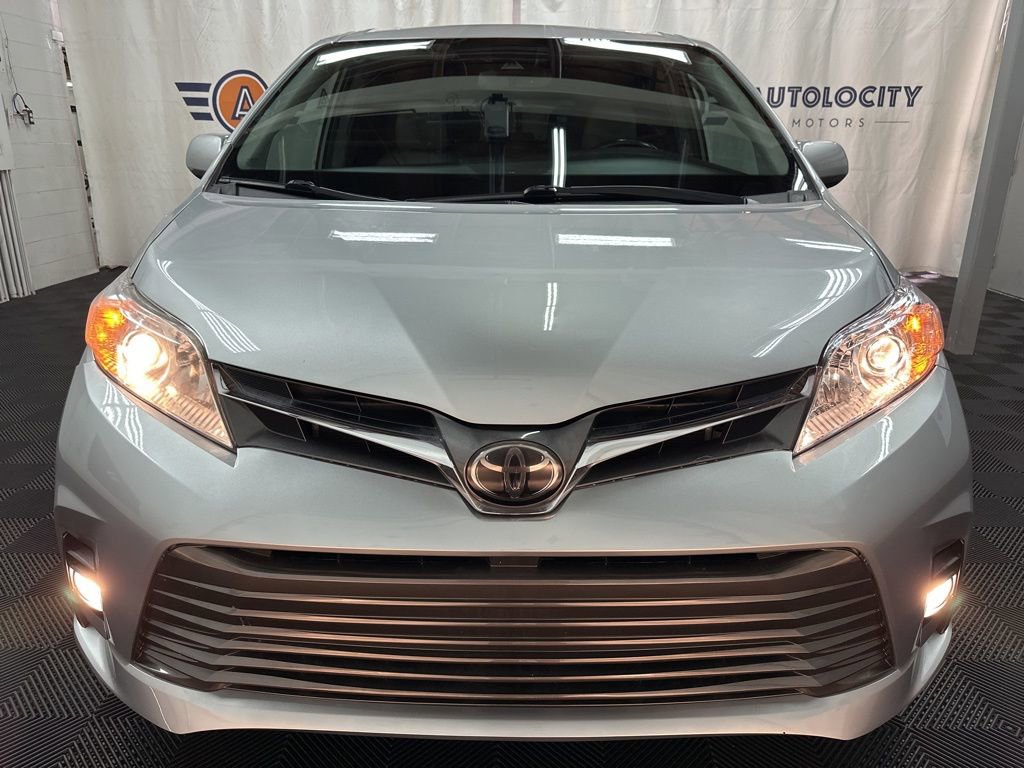 Used 2019 Toyota Sienna XLE FWD image 3