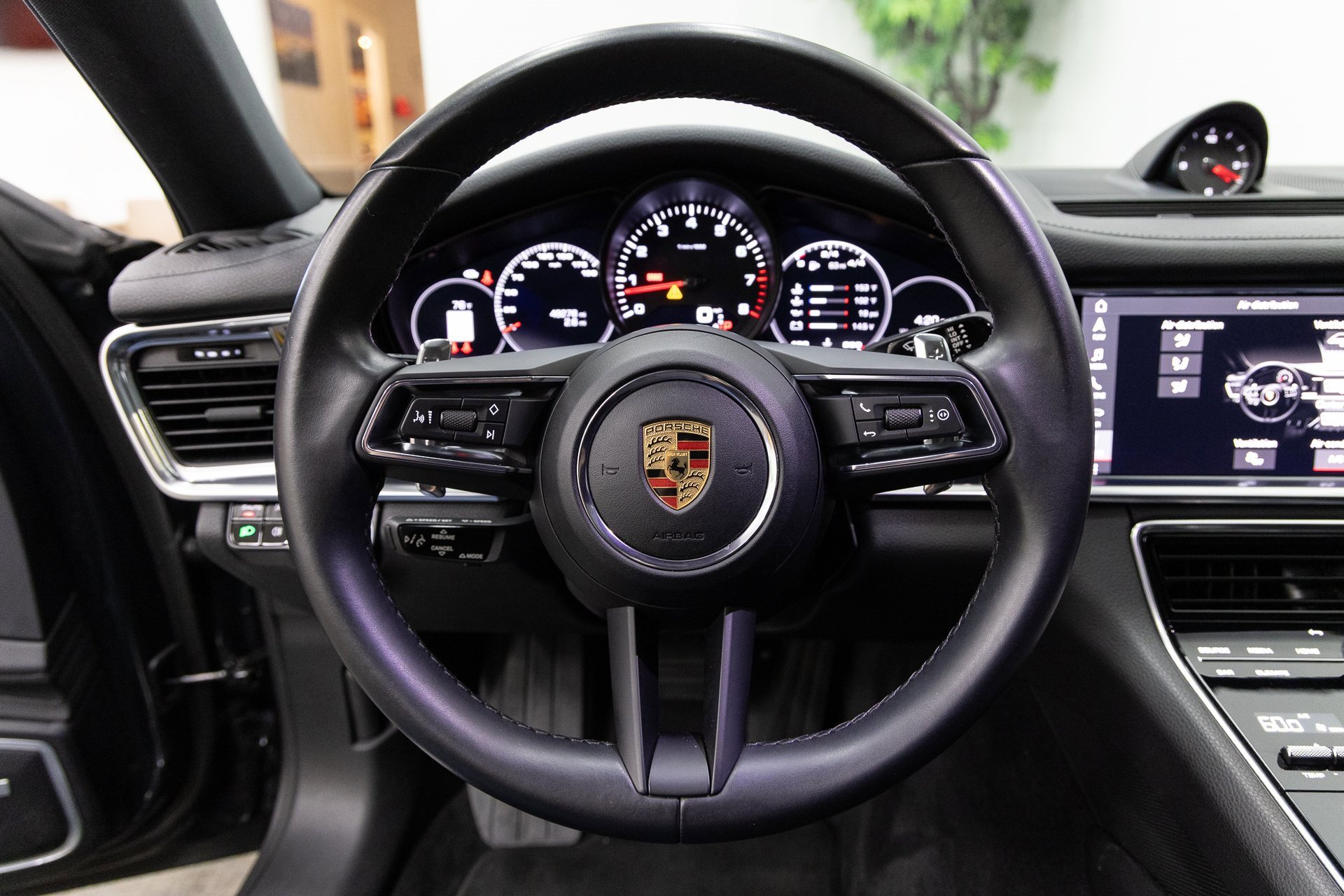 Used 2021 Porsche Panamera image 16