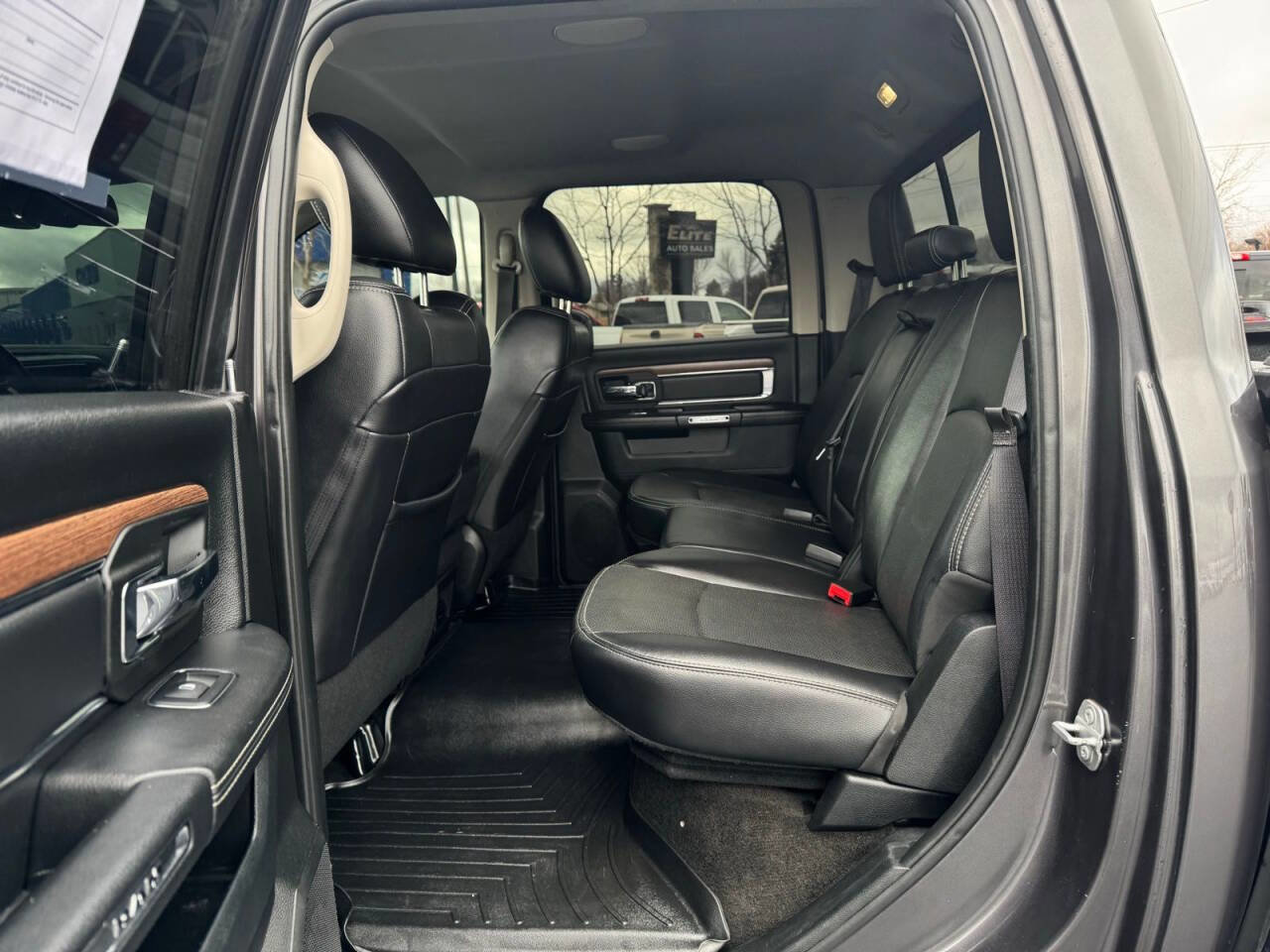 Used 2017 RAM 1500 Laramie image 29