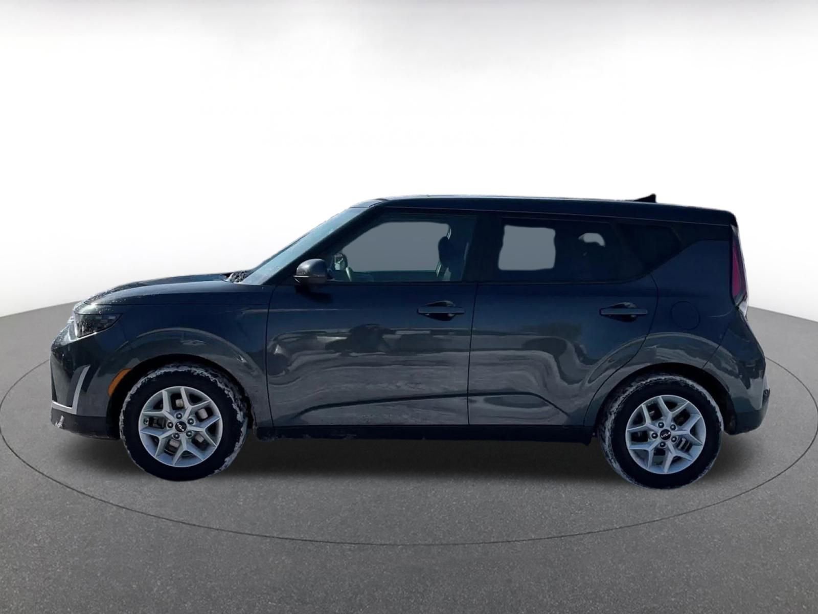 Used 2025 Kia Soul LX w/ LX Technology Package image 9