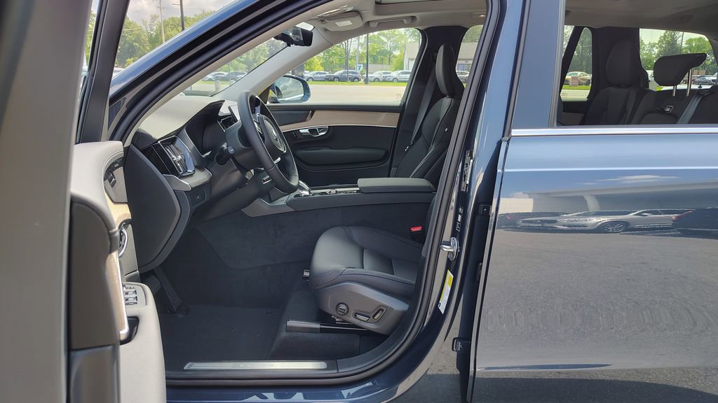 New 2026 Volvo XC90 B6 Plus w/ Protection Package Premier AWD/4WD image 7