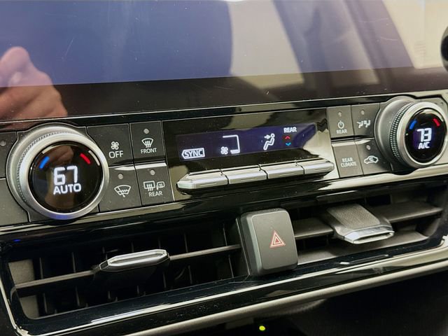 Used 2023 Toyota Highlander XLE image 16