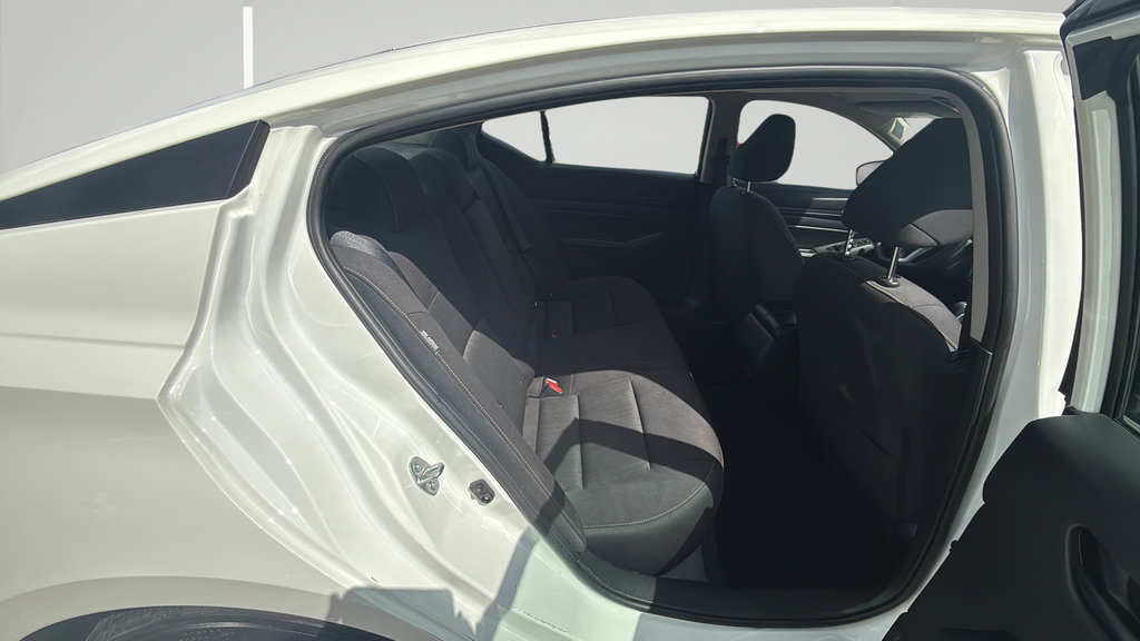 Used 2025 Nissan Altima 2.5 SV FWD image 29