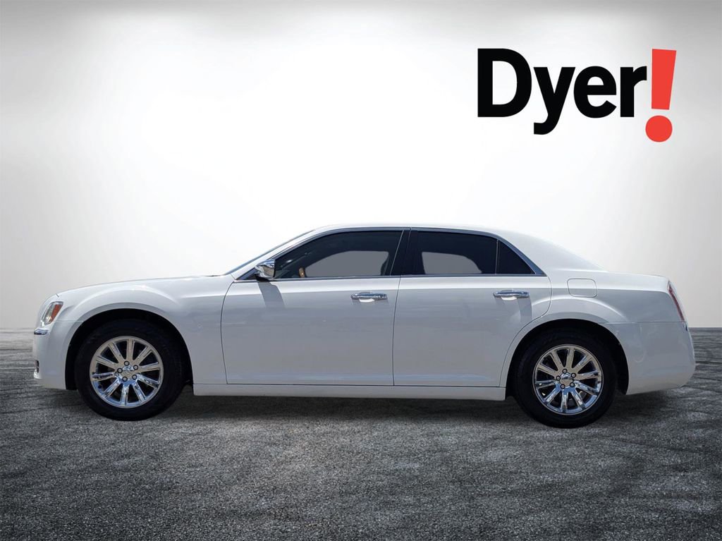 Used 2014 Chrysler 300 C RWD image 10