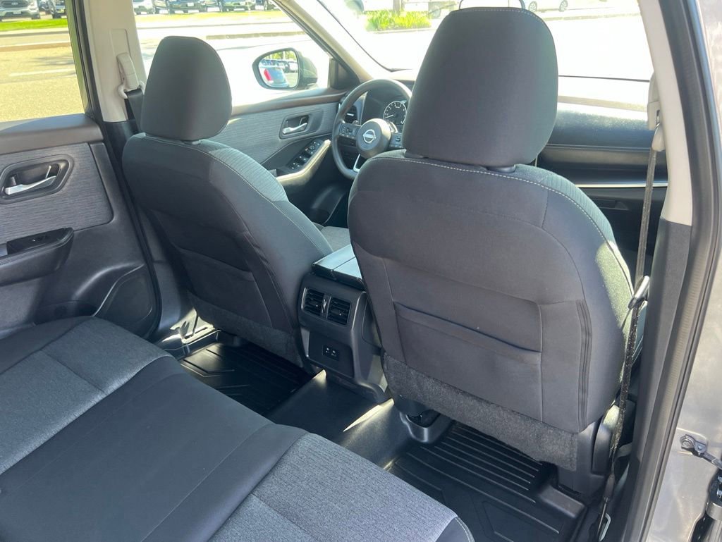 Used 2022 Nissan Rogue SV FWD image 38